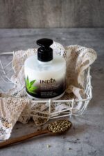 Jabón líquido con aceite de cáñamo India Cosmetics 300 ml