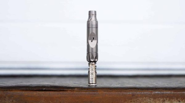 VonG (i): Titanium – vaporisateur portable à herbes sèches VonG (i): Titanium – vaporisateur portable à herbes sèches