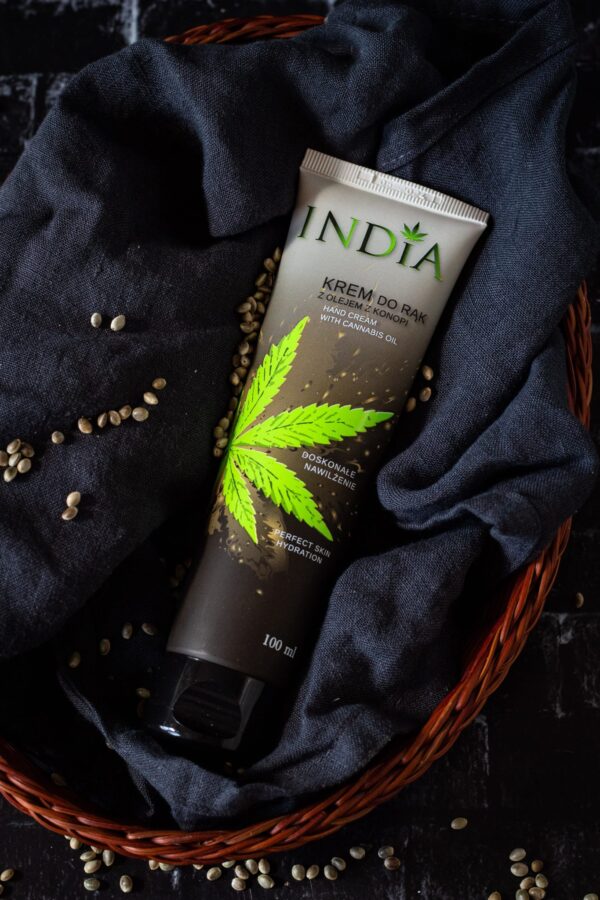 Beschermende handcrème met hennepzaadolie India Cosmetics, 100 ml